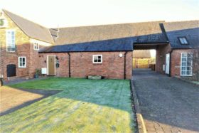 2 bedroom Detached f...